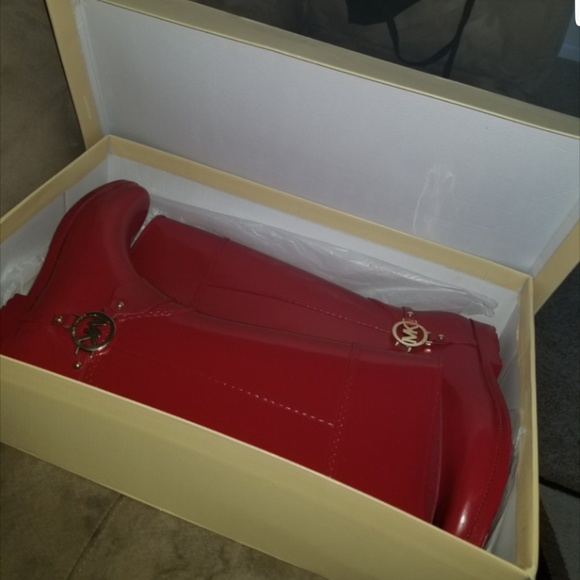 🔥MICHAEL KORS🔥 RED RUBBER RAIN BOOTS - Picture 4 of 8